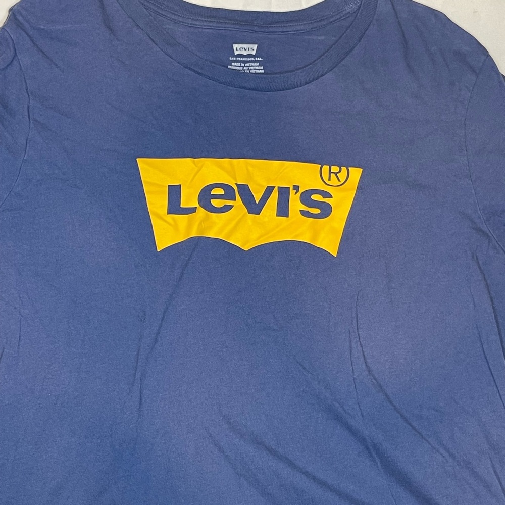 Levi t shirt